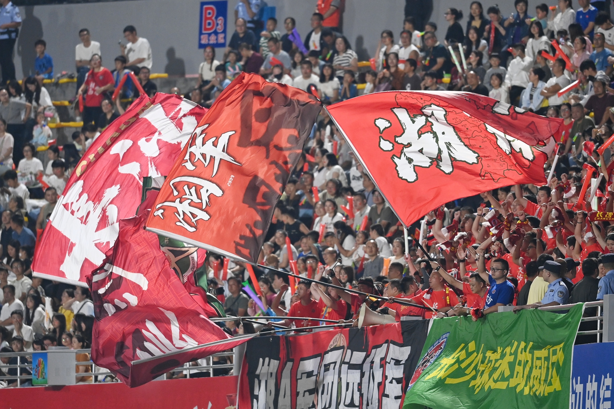  重磅！姆巴佩在巴塞罗那比赛中伤愈复出纽约尼克斯集结日扳平良机，今晨成都蓉城刷新队史纪录